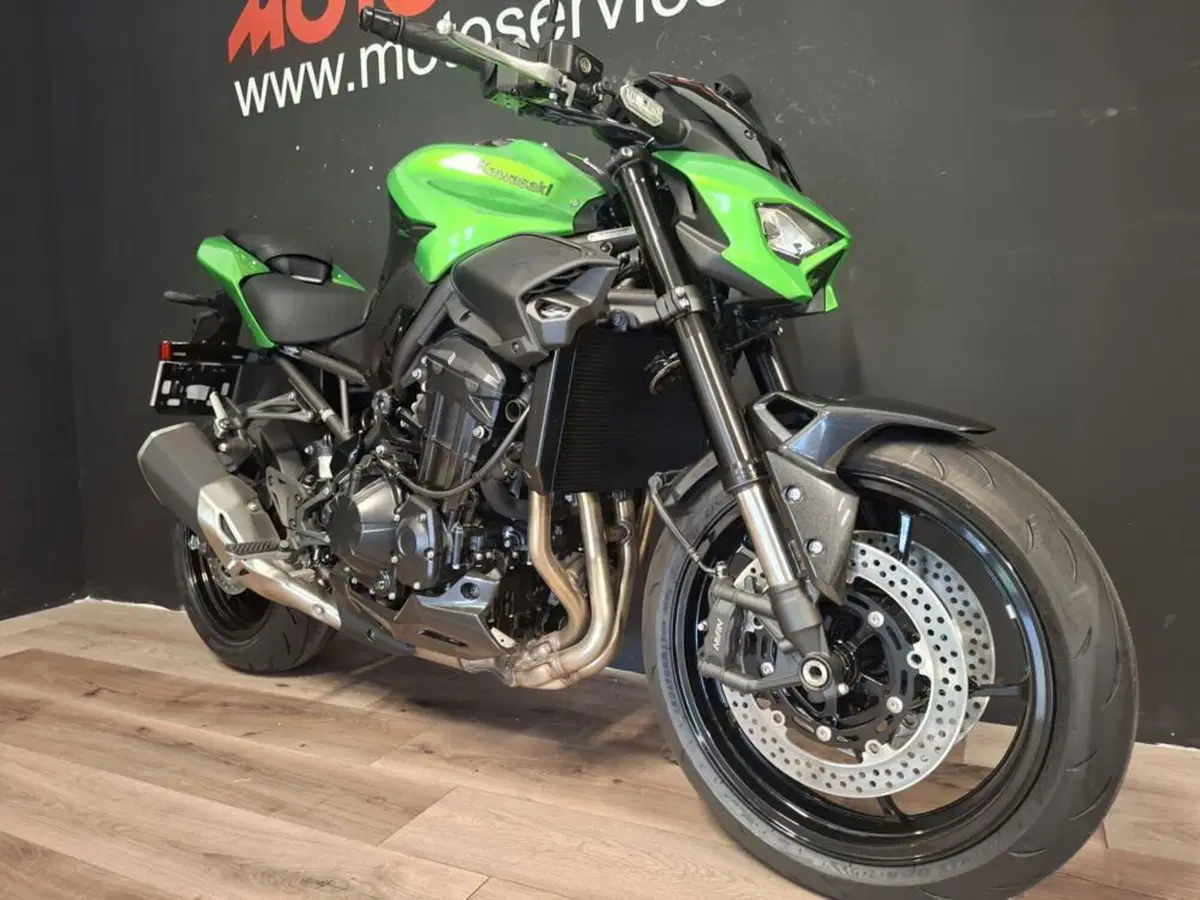 Kawasaki Z 900 (2025 - 26) (5)