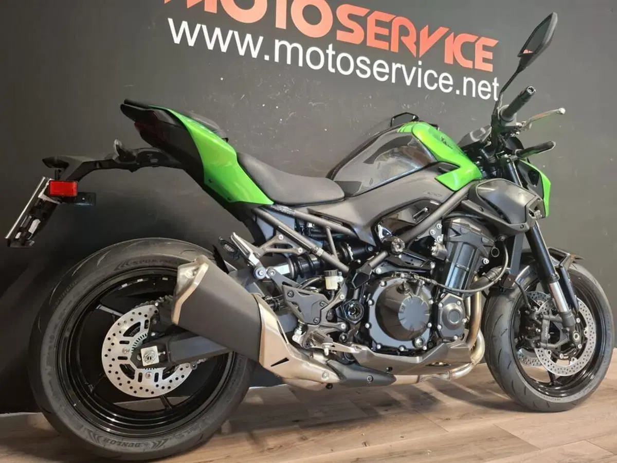 Kawasaki Z 900 (2025 - 26) (6)