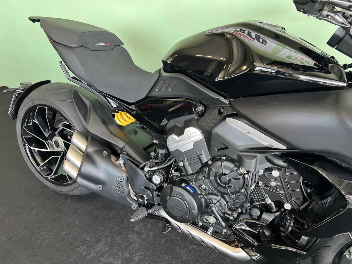 Ducati Diavel V4 (2023 - 26) (10)