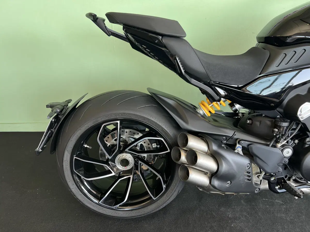 Ducati Diavel V4 (2023 - 26) (12)