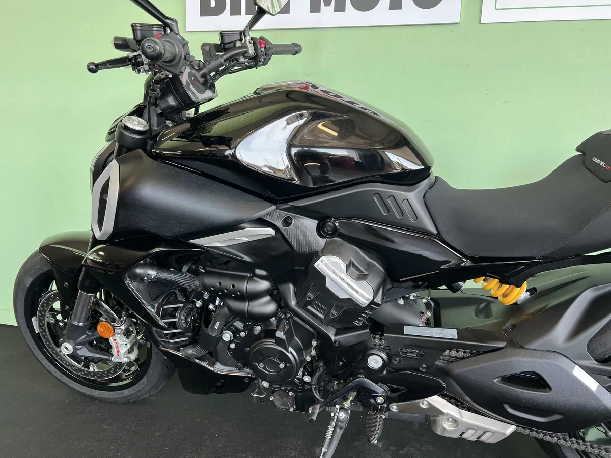 Ducati Diavel V4 (2023 - 26) (15)