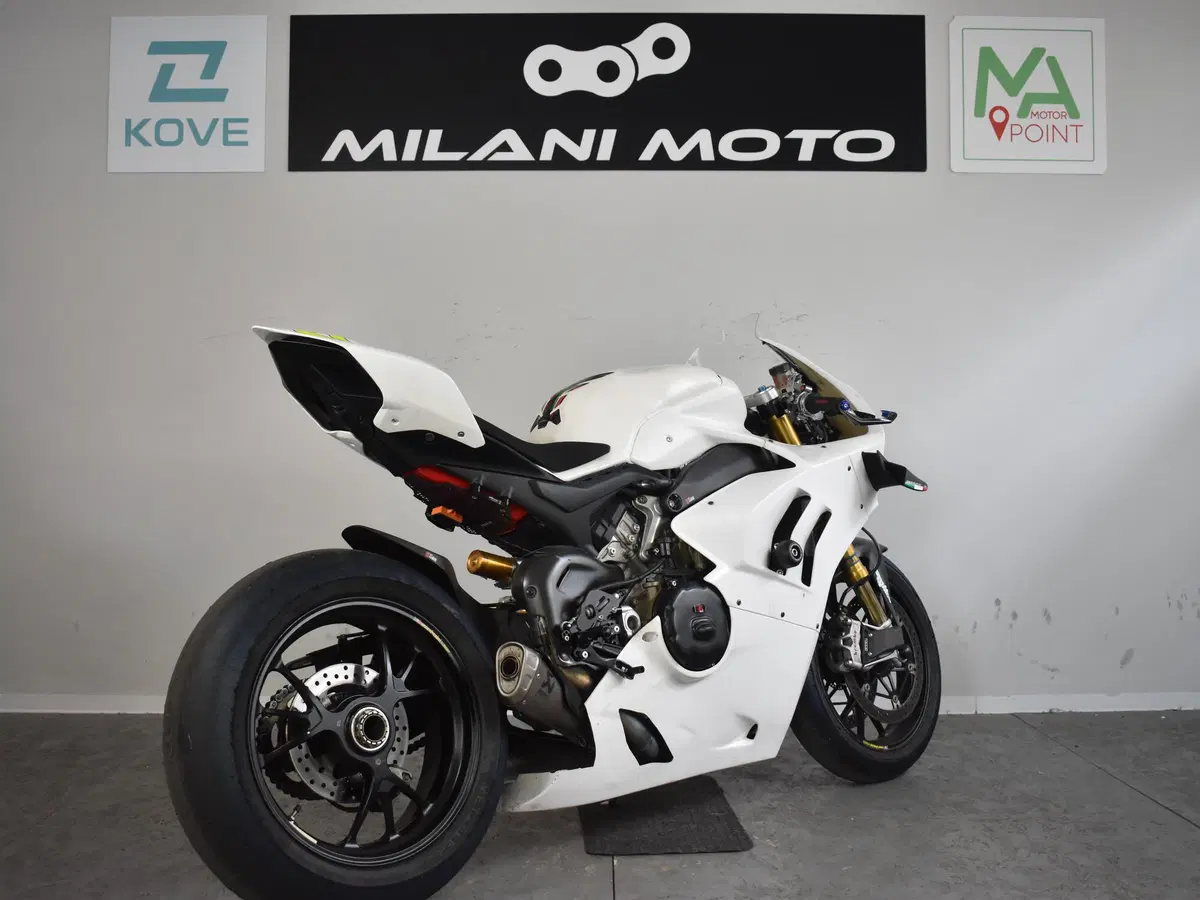 Ducati Panigale V4 S 1100 (2021) (6)