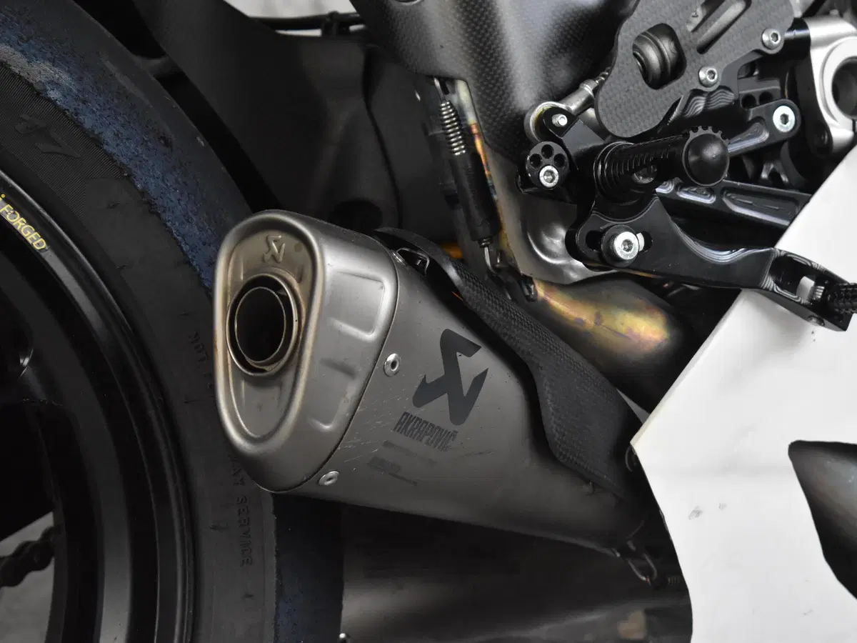Ducati Panigale V4 S 1100 (2021) (7)