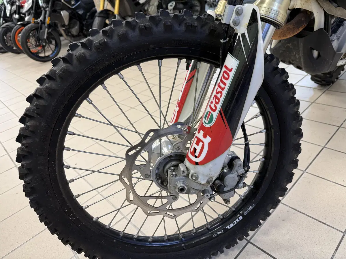 Husqvarna SM 449 (2010 - 13) (3)