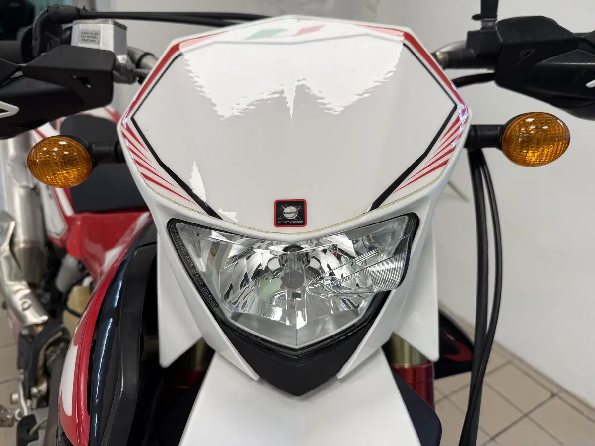 Husqvarna SM 449 (2010 - 13) (8)