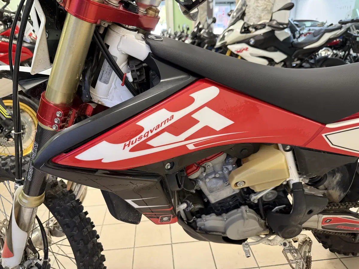 Husqvarna SM 449 (2010 - 13) (9)