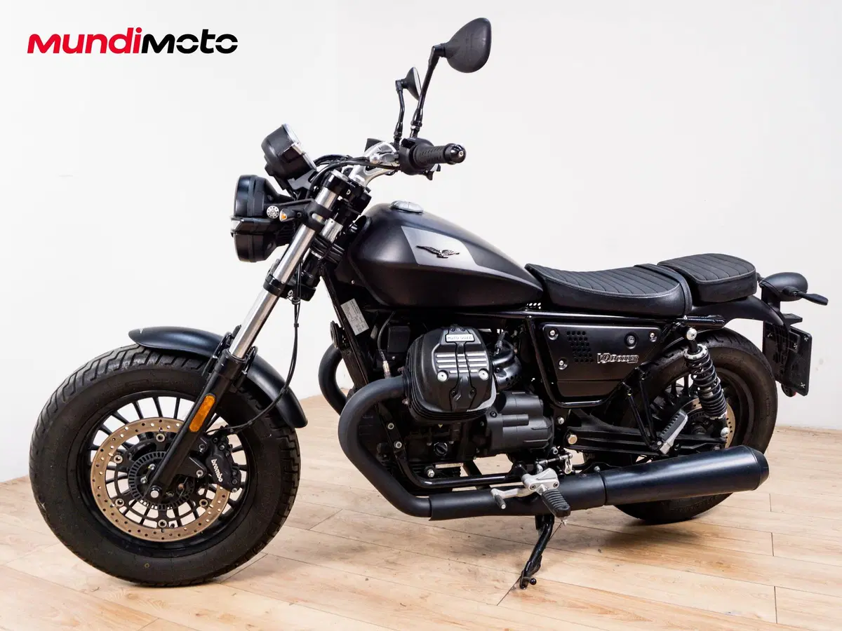 Moto Guzzi V9 Bobber (2016 - 18) (8)