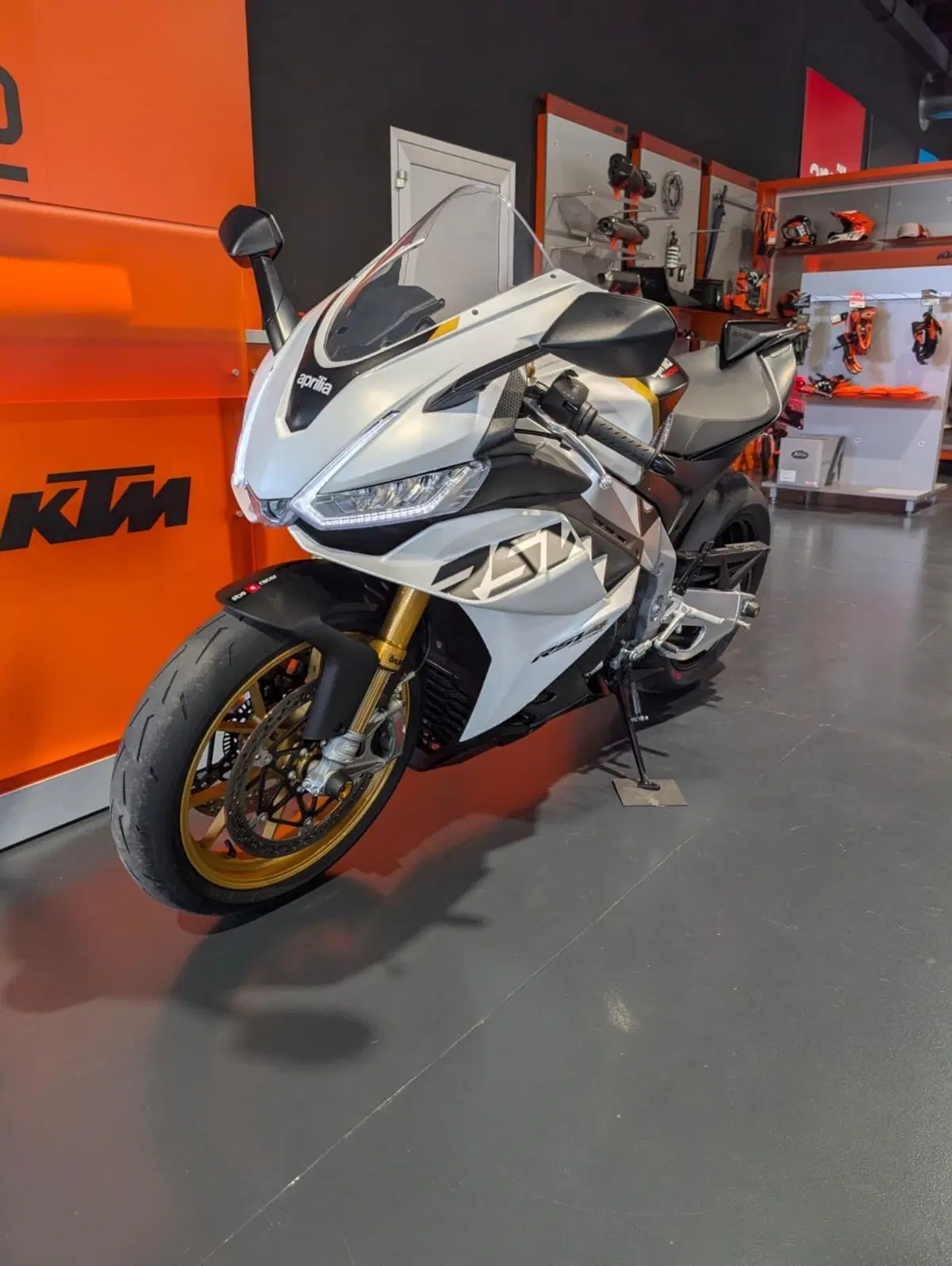 Aprilia RSV4 1100 (2021 - 24) (3)