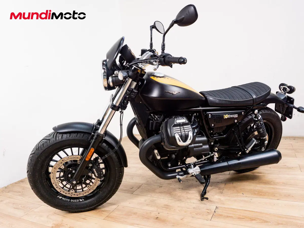 Moto Guzzi V9 Bobber (2016 - 18) (8)
