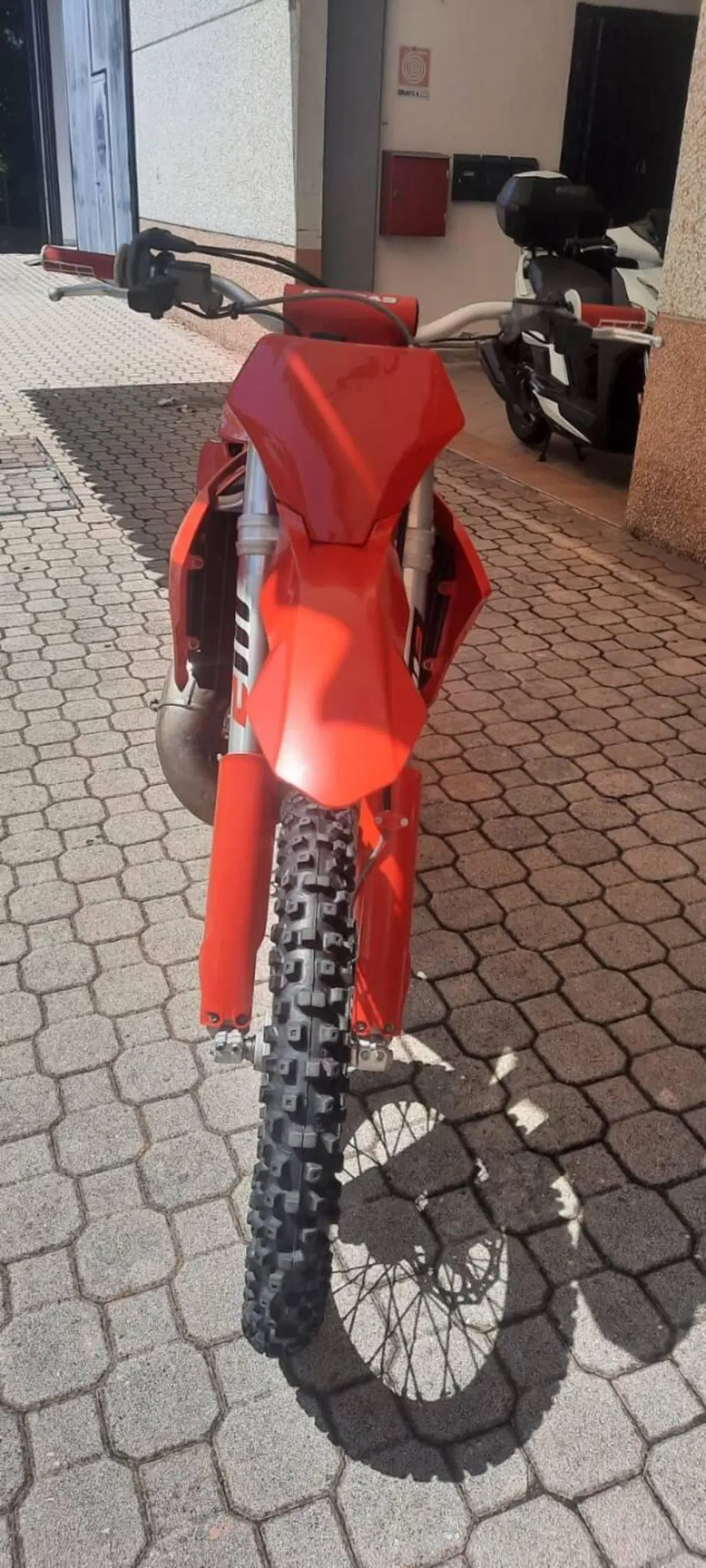 GASGAS MC 125 (2025) (5)