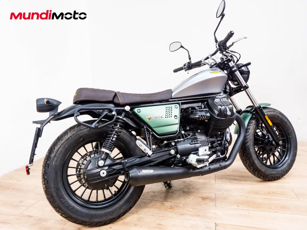 Moto Guzzi V9 Bobber Centenario (2021 - 22) (3)