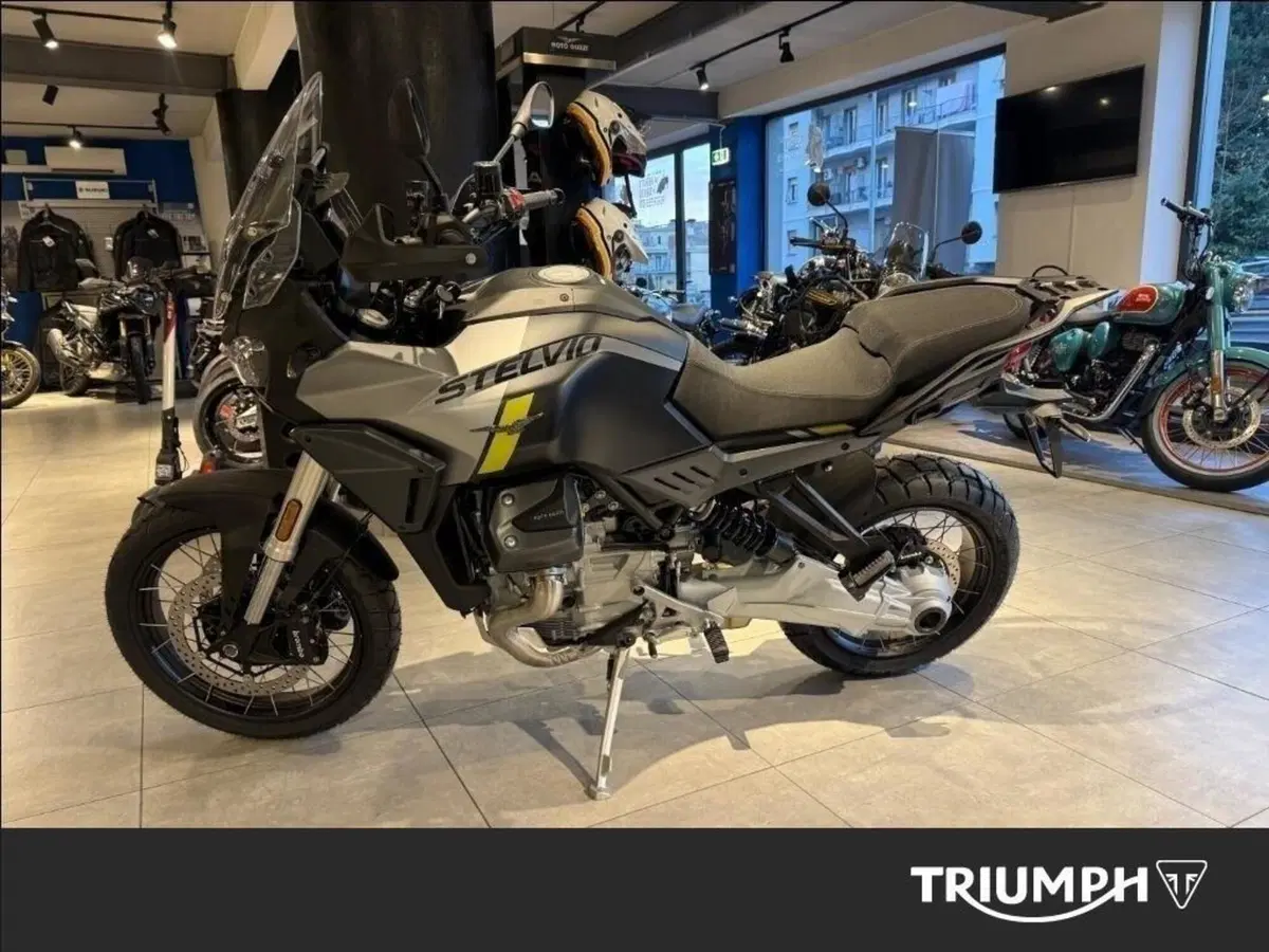 Moto Guzzi Stelvio (2024 - 26)