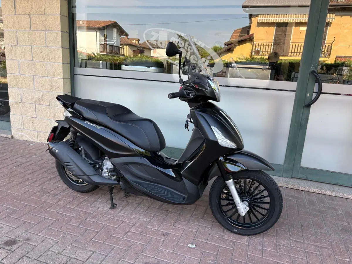 Piaggio Beverly 300 i.e. ABS-ASR (2016 - 20) (2)