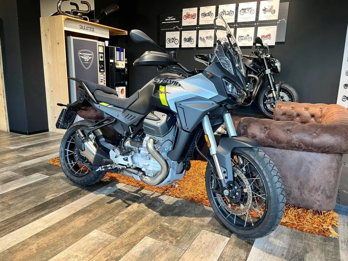 Moto Guzzi Stelvio (2024 - 26)