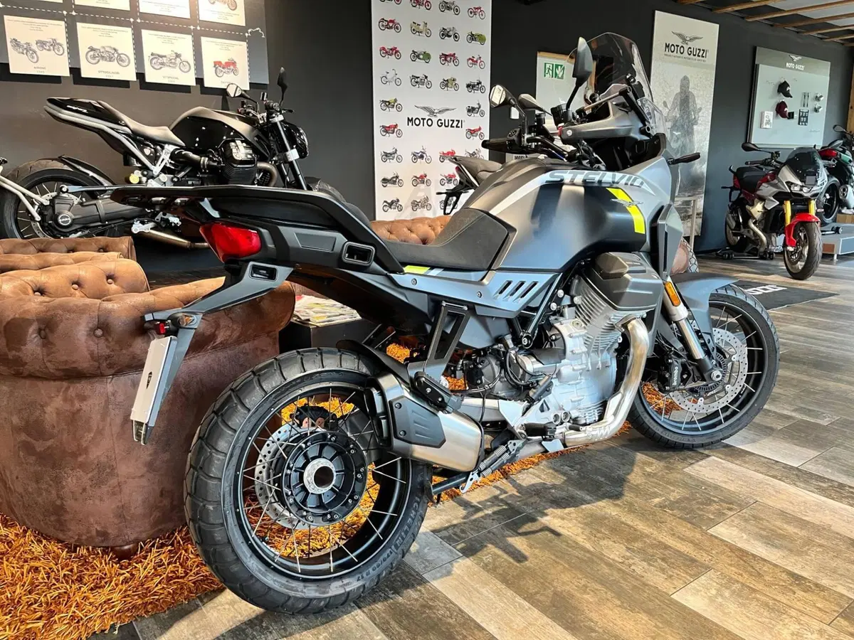 Moto Guzzi Stelvio (2024 - 26) (5)