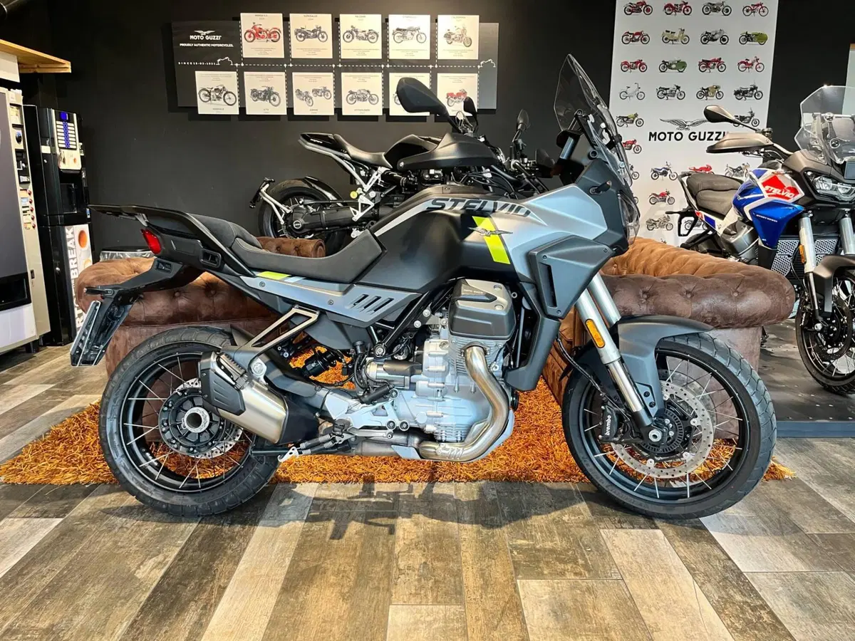 Moto Guzzi Stelvio (2024 - 26) (2)