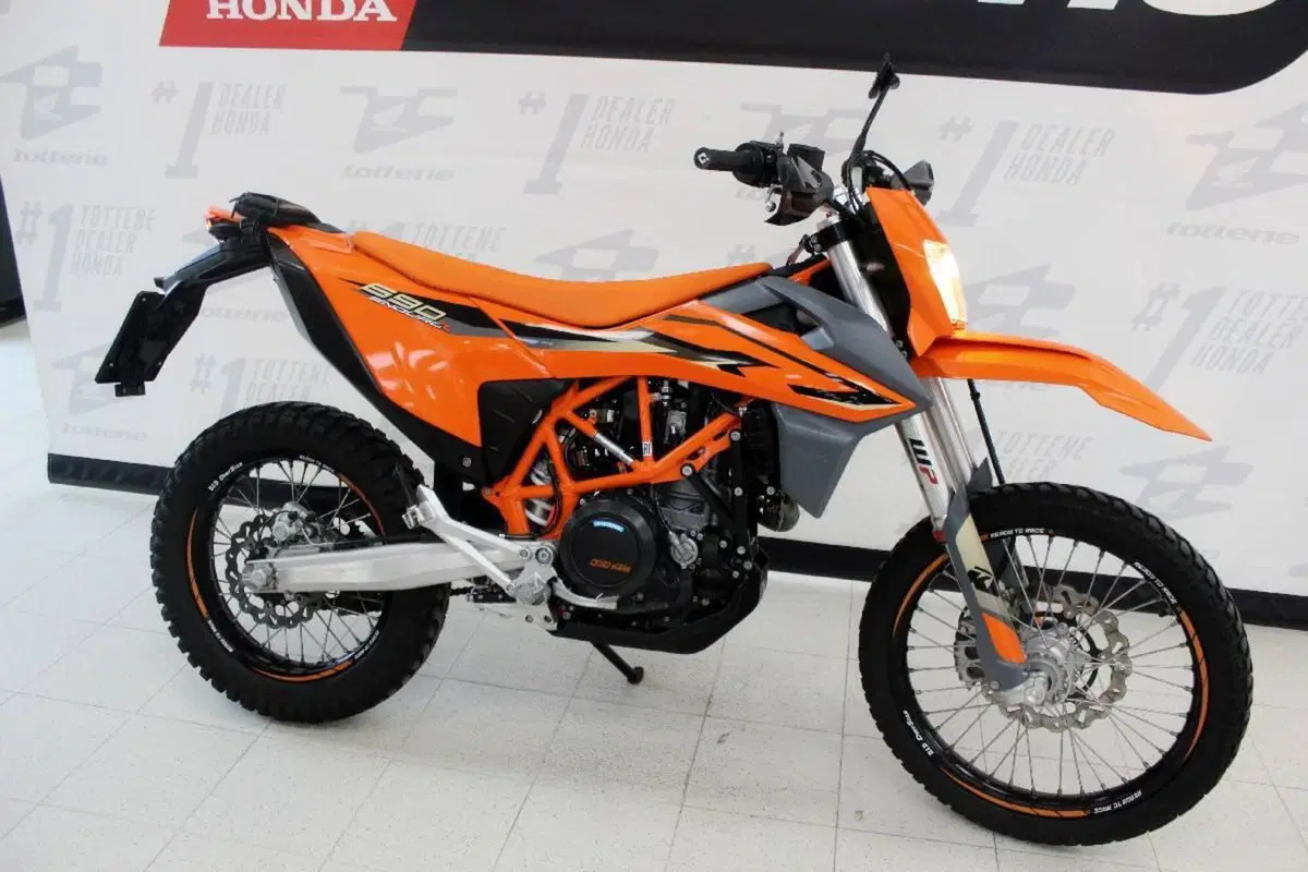 KTM 690 Enduro R (2022 - 25) (3)