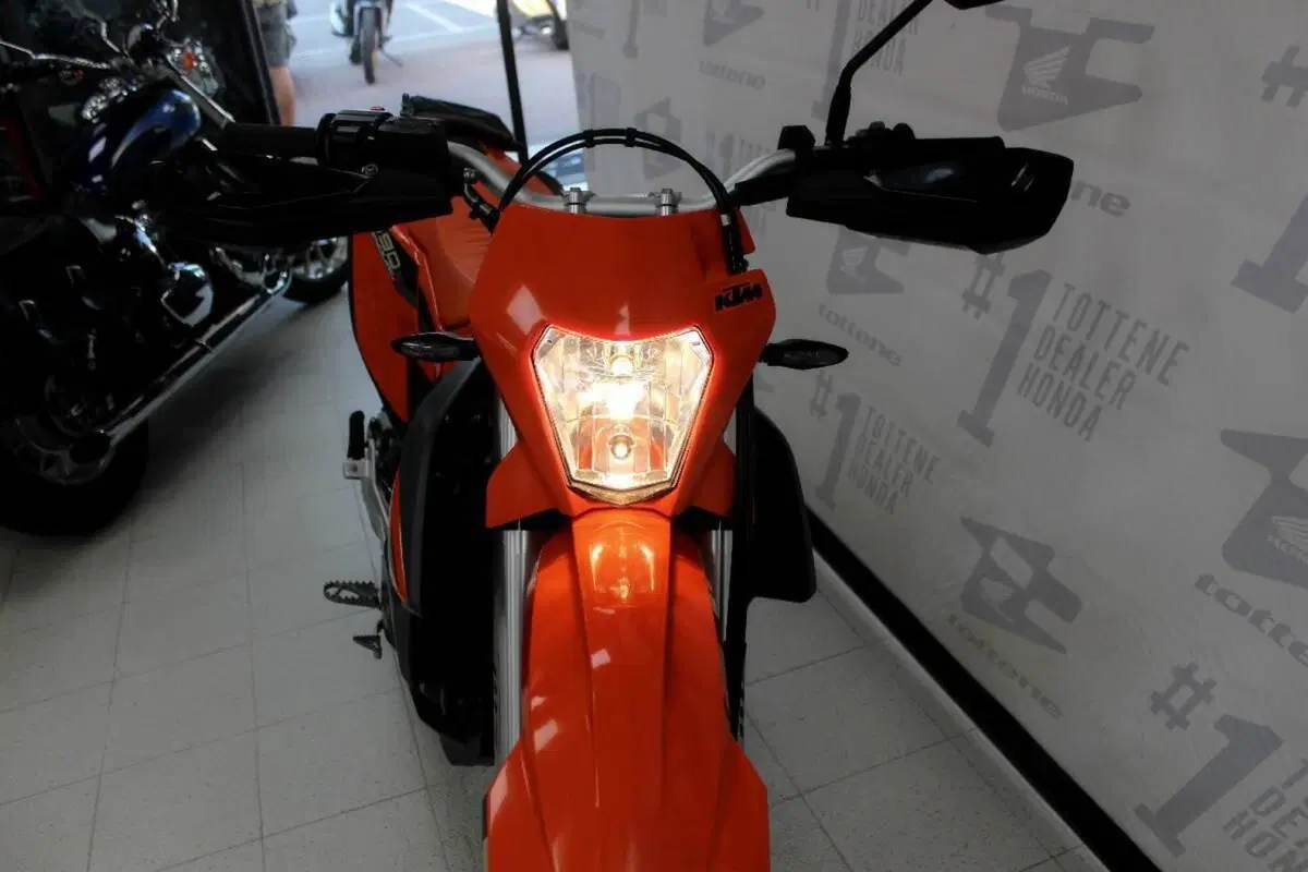 KTM 690 Enduro R (2022 - 25) (4)