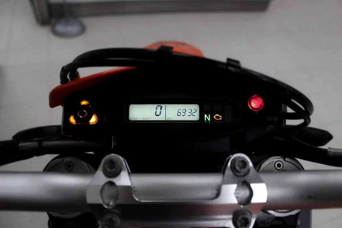 KTM 690 Enduro R (2022 - 25) (7)