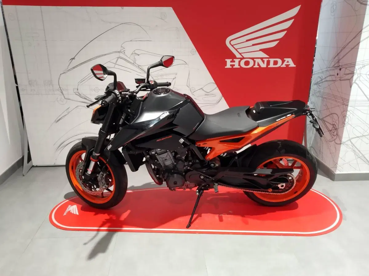 KTM 890 Duke GP (2022 - 23) (2)