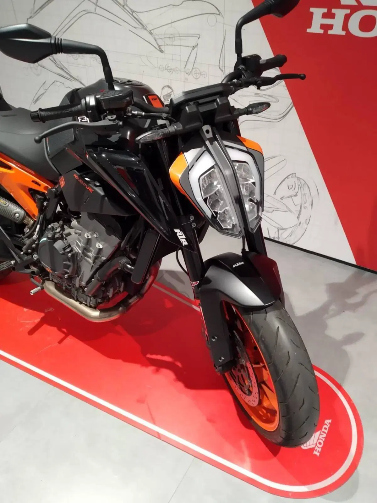 KTM 890 Duke GP (2022 - 23) (17)