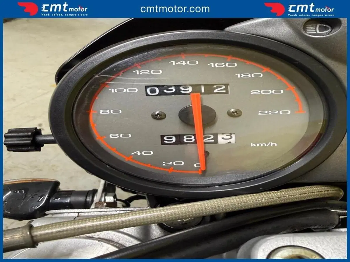 Ducati Monster 900 I.E. (1999 - 02) (5)