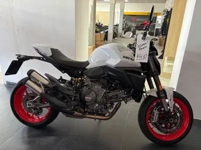 Ducati Monster 890 + (2026) usata