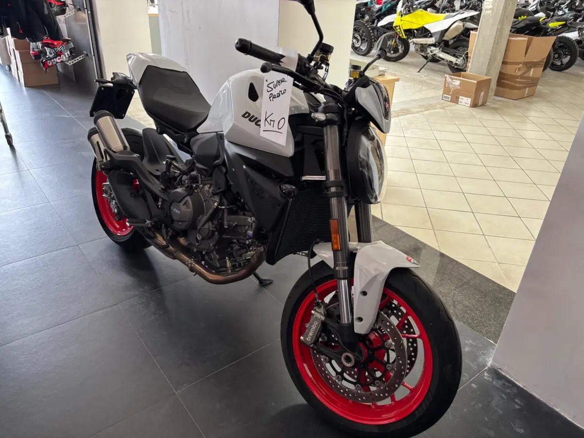 Ducati Monster 890 + (2026) (2)