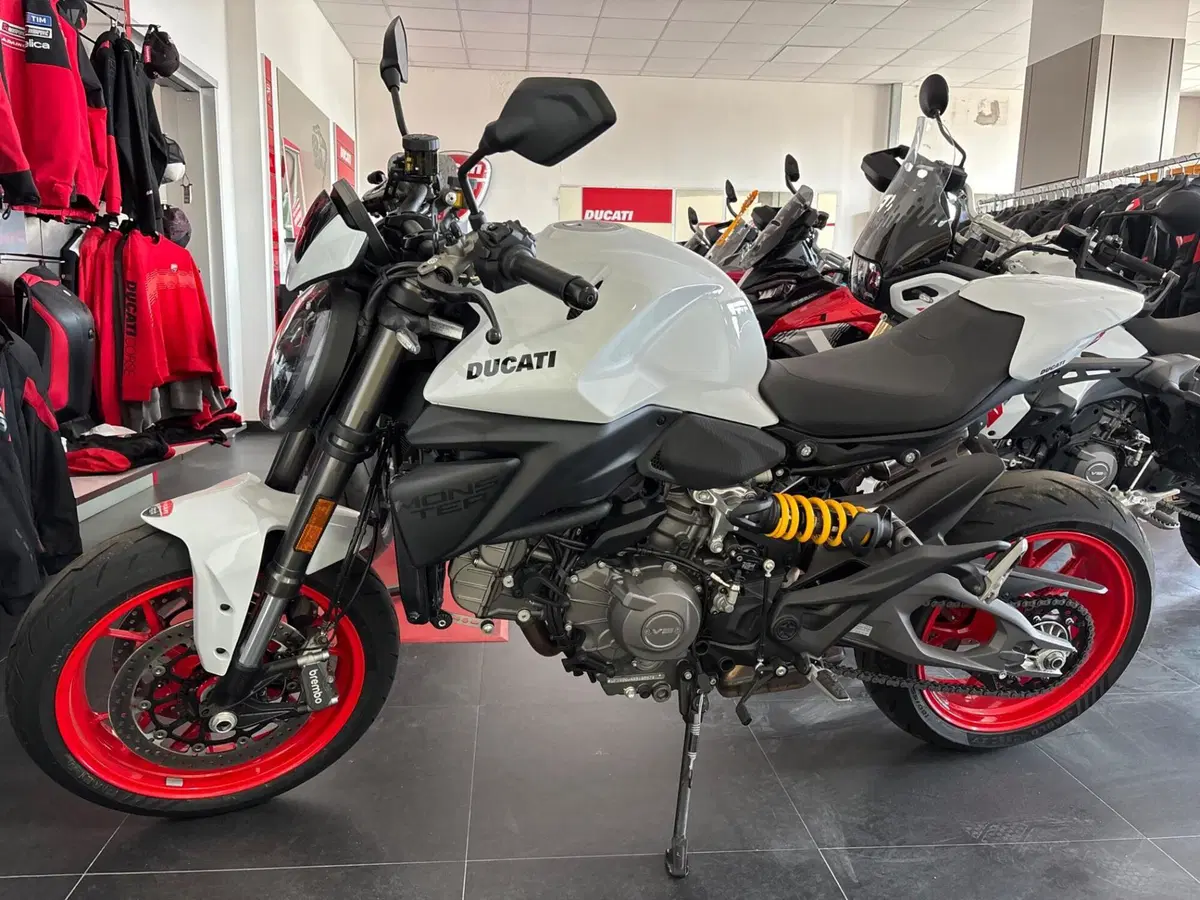 Ducati Monster 890 + (2026) (8)