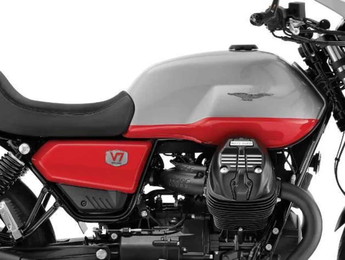 Moto Guzzi V7 Stone Corsa (2023 - 25) (2)