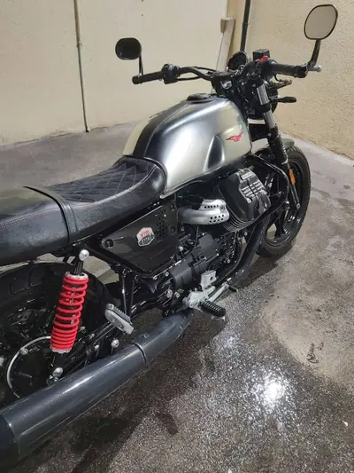 Moto Guzzi V7 III Stone S (2020) usata