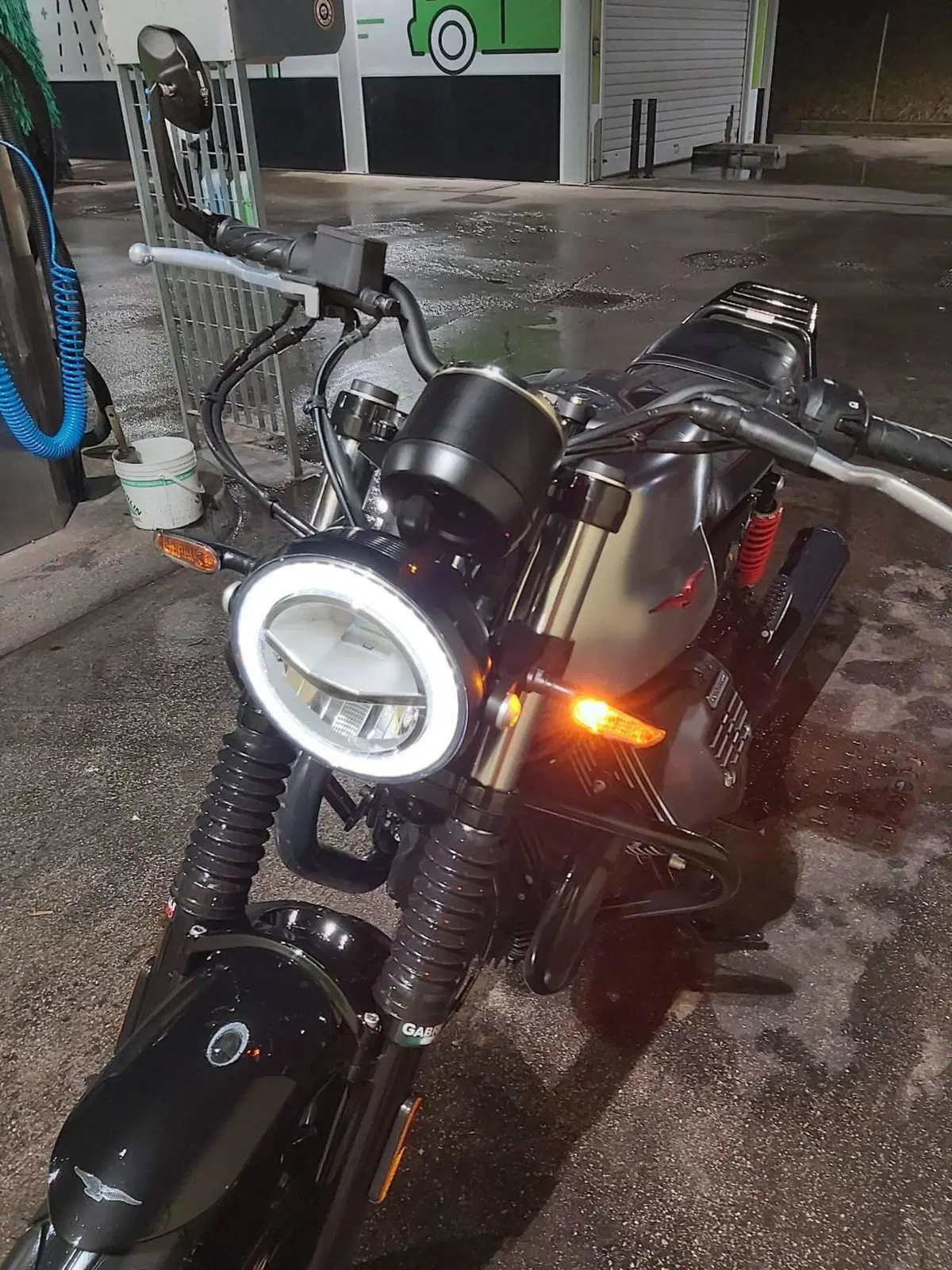 Moto Guzzi V7 III Stone S (2020) (10)