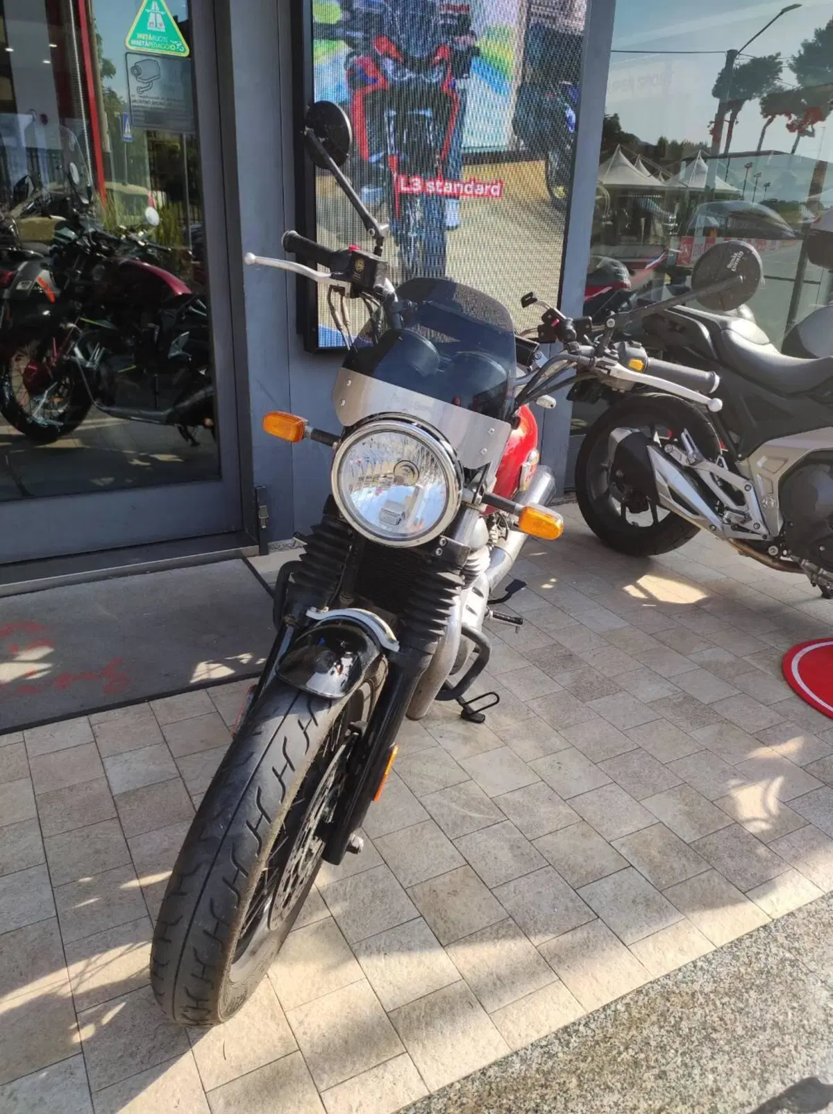 Royal Enfield Interceptor 650 (2021 - 26) (2)