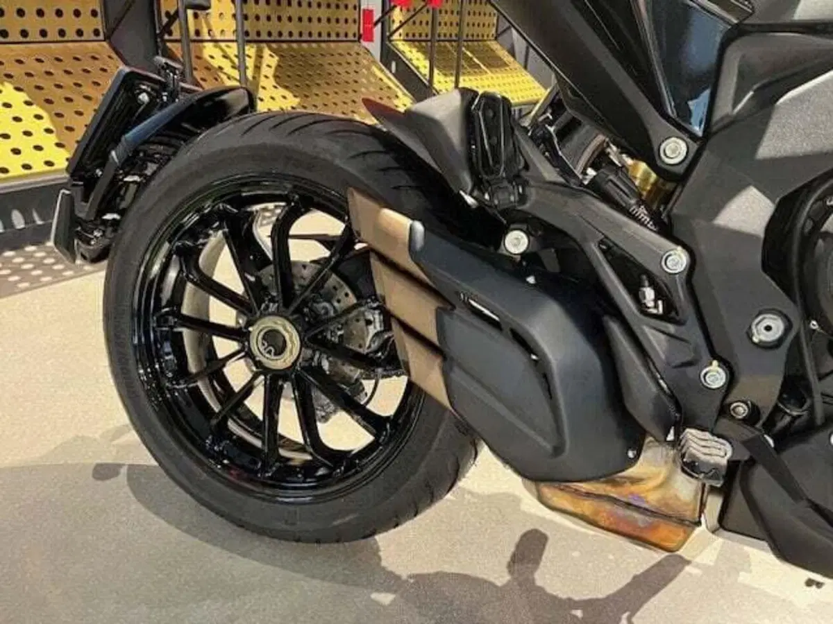 MV Agusta Turismo Veloce 800 R (2023 - 26) (7)