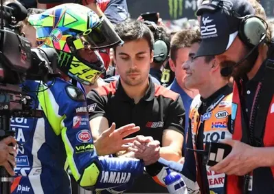 MotoGP 2026. Vi ricordate la stretta di mano post 2015 fra Valentino Rossi e Marc Márquez, con relativa tregua durata quasi due anni? [VIDEO]