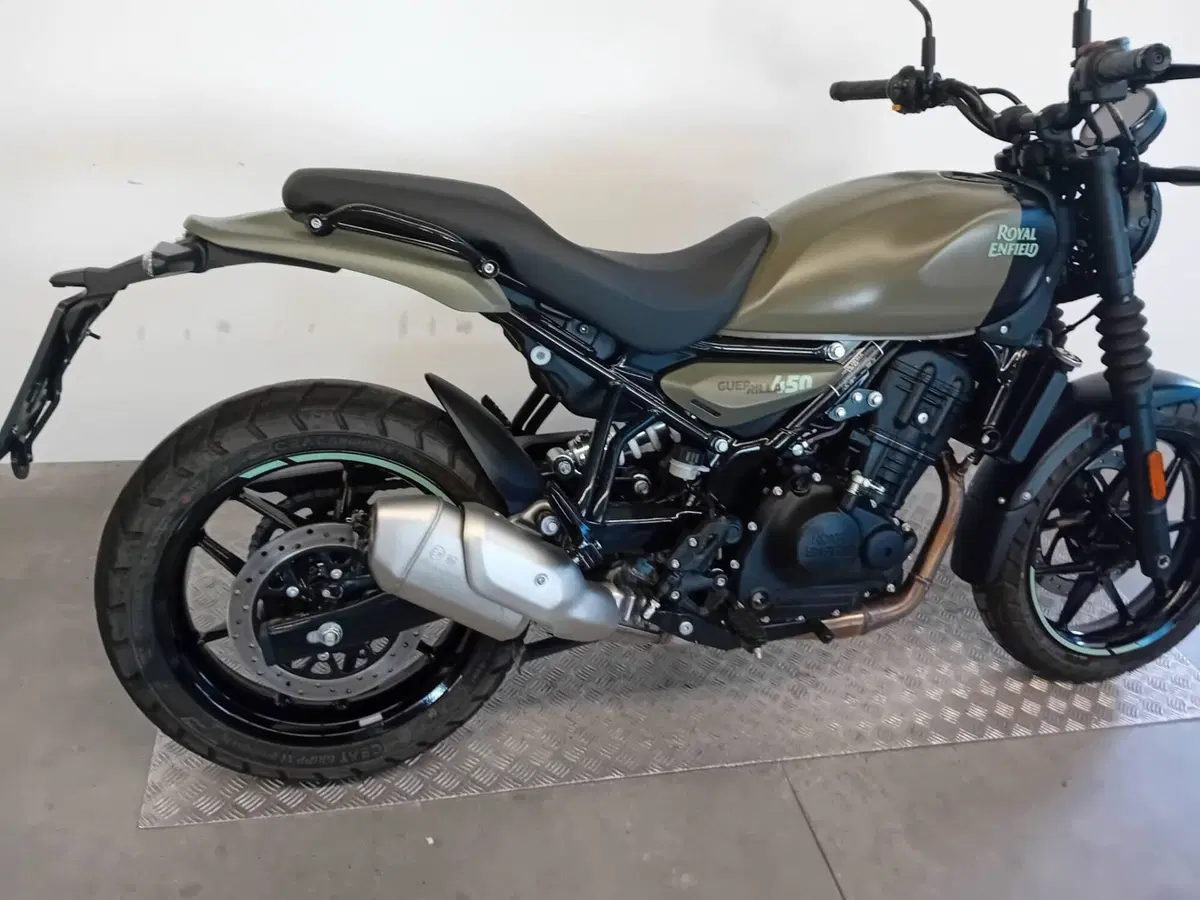 Royal Enfield Guerrilla 450 (2024 - 26) (6)