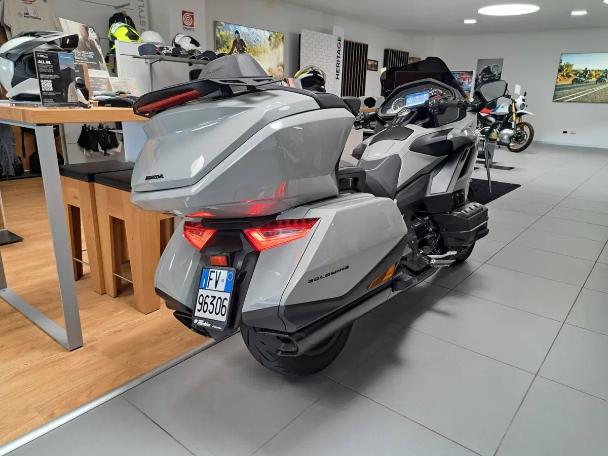 Honda GL 1800 Gold Wing Tour (2025 - 26) (3)