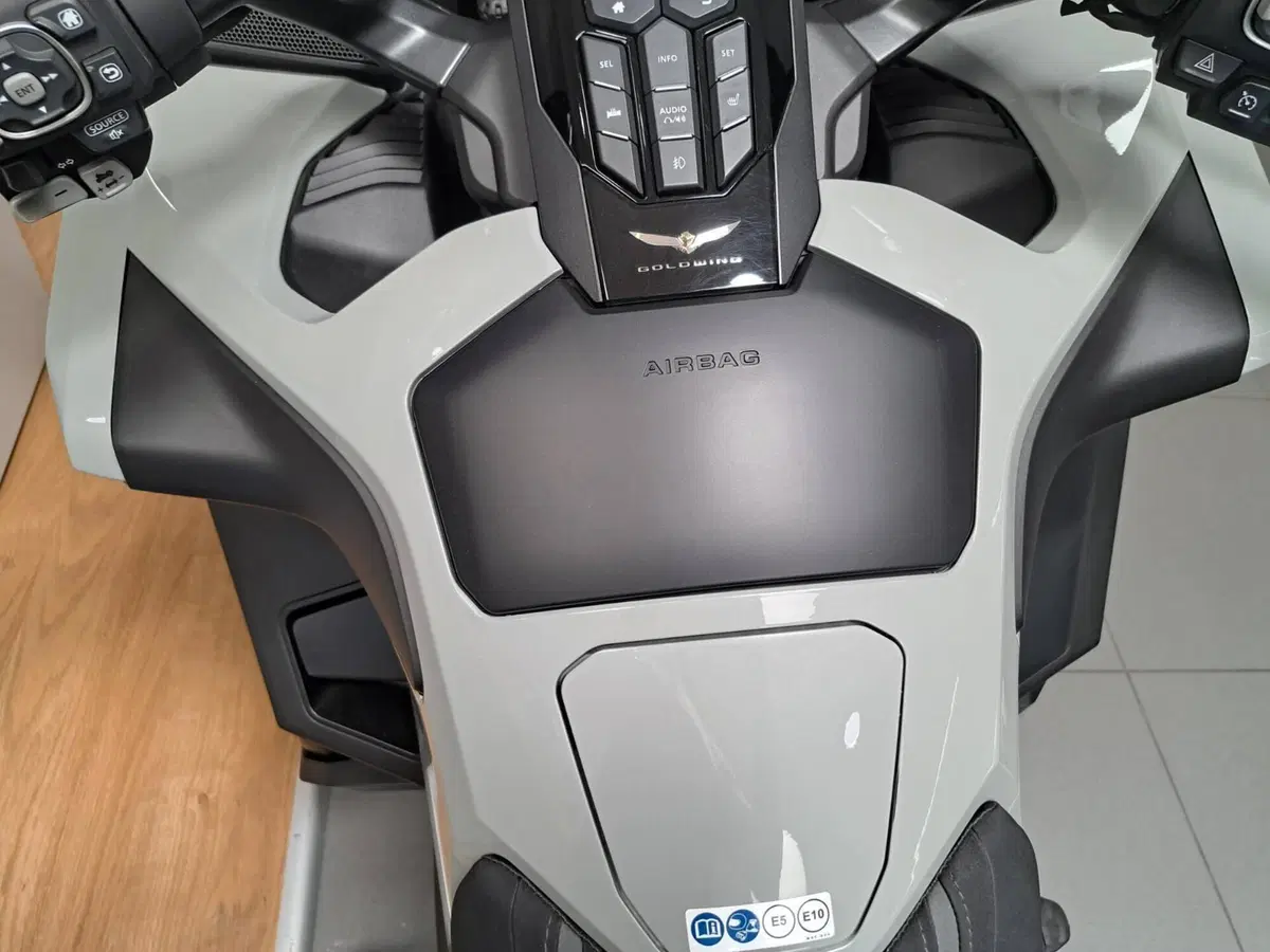 Honda GL 1800 Gold Wing Tour (2025 - 26) (5)