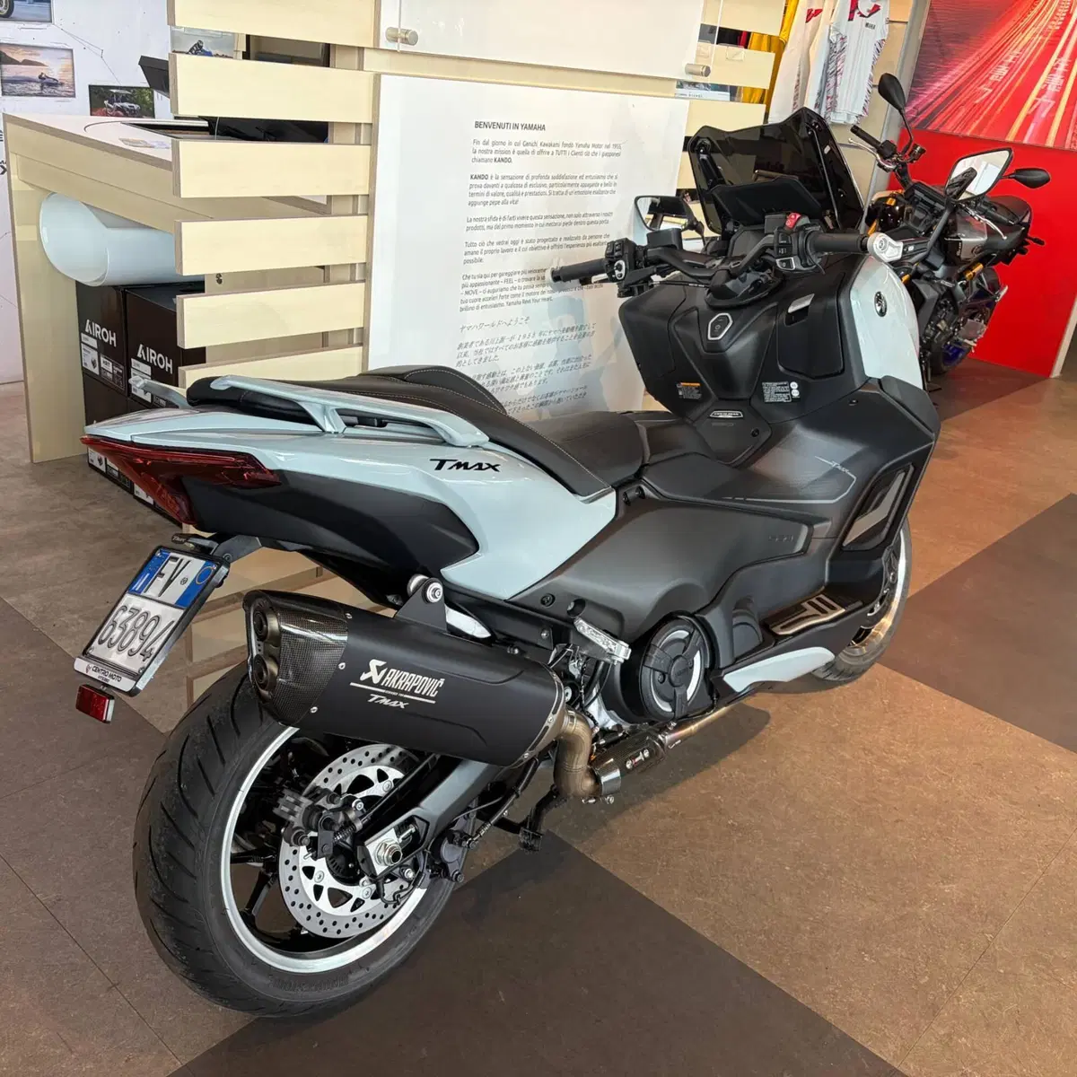 Yamaha T-Max 560 Tech Max (2025 - 26) (2)