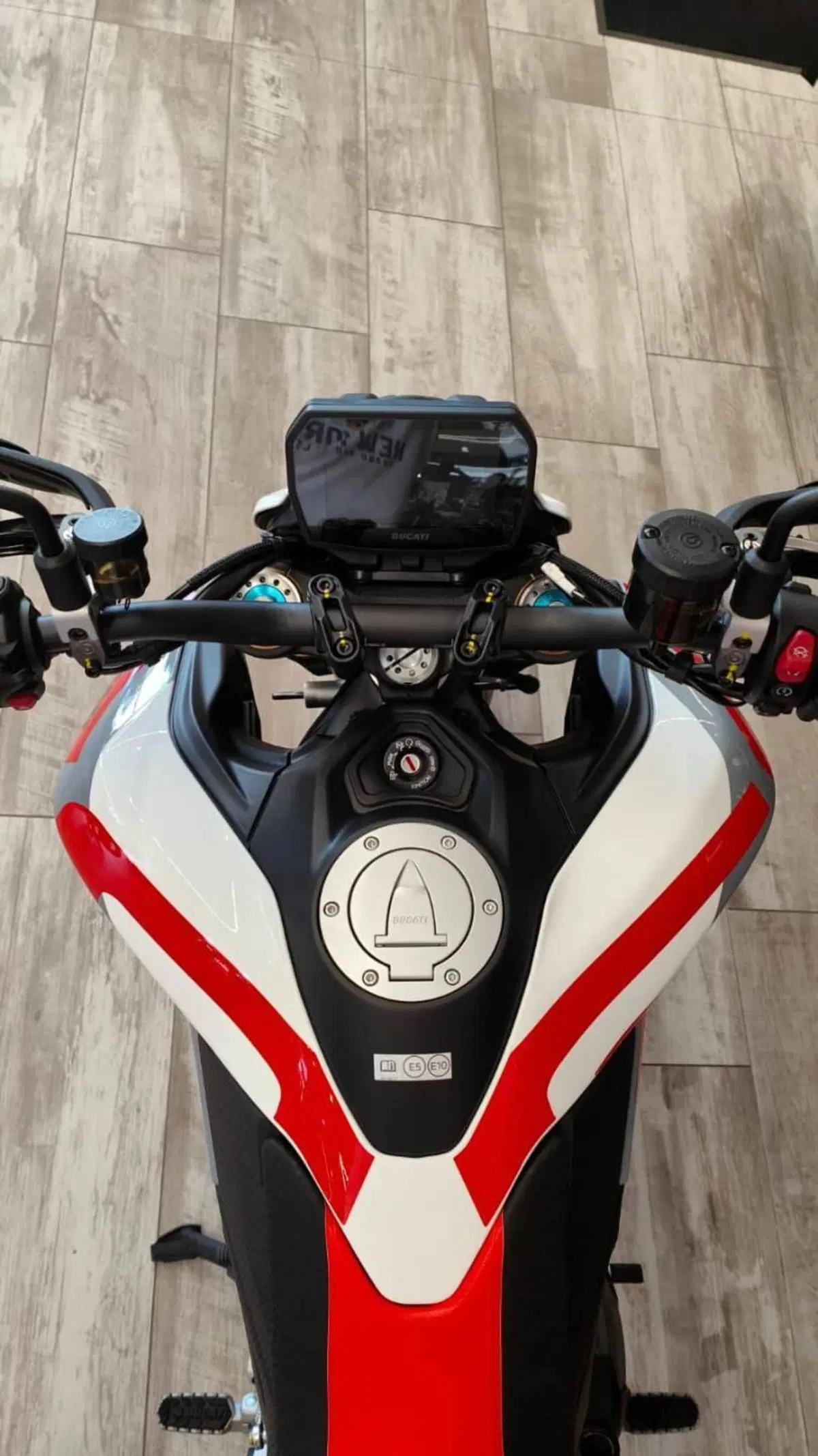 Ducati Hypermotard V2 SP (2026) (6)