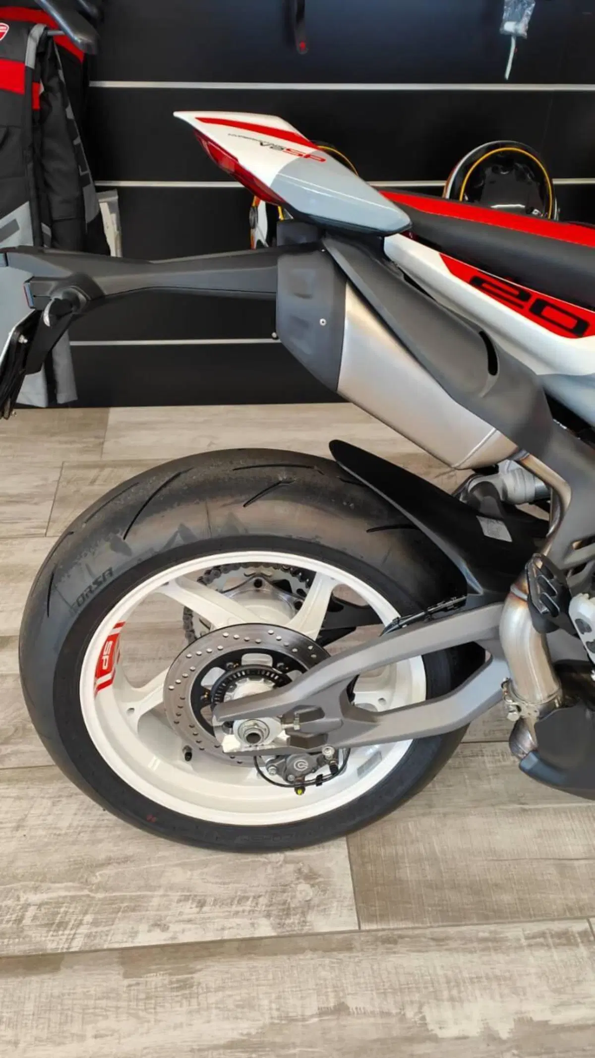 Ducati Hypermotard V2 SP (2026) (10)