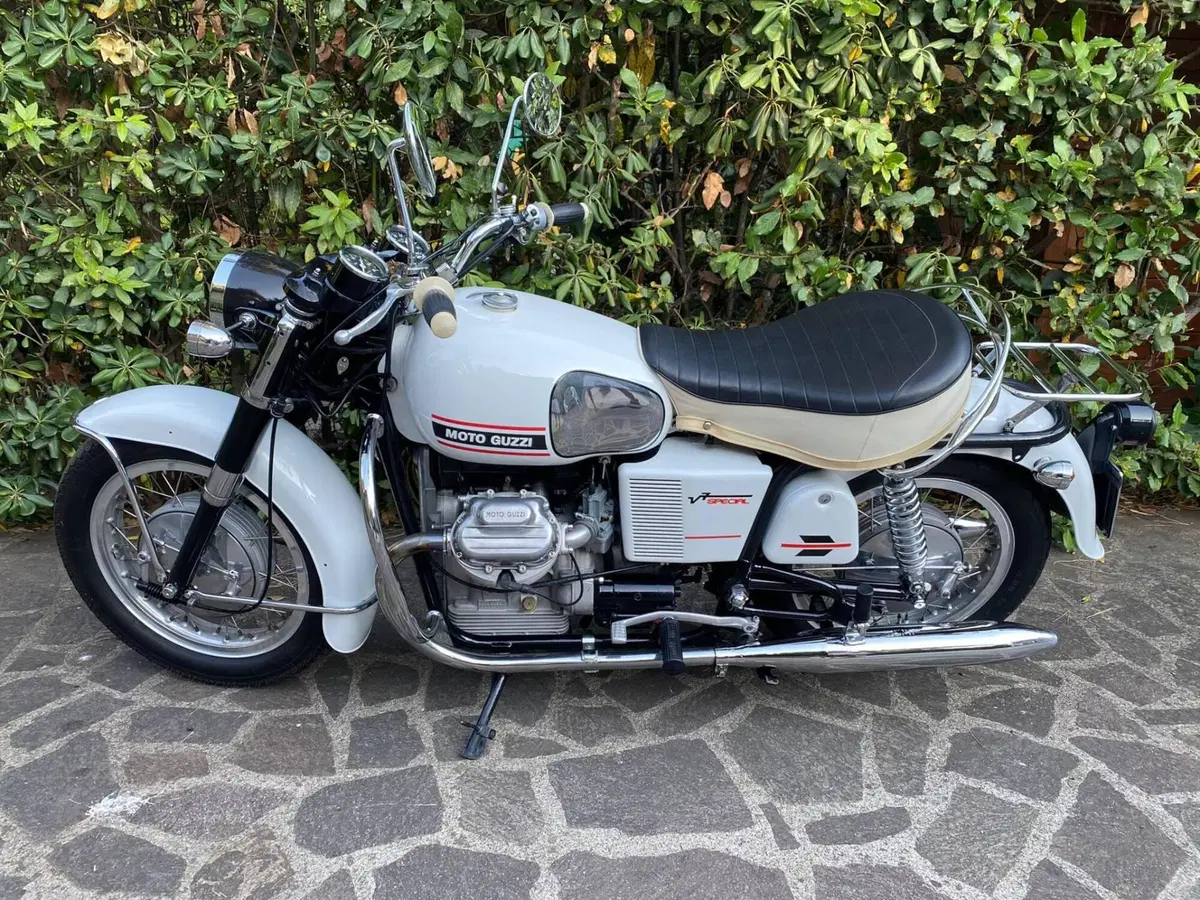 Moto Guzzi V7 special  (9)