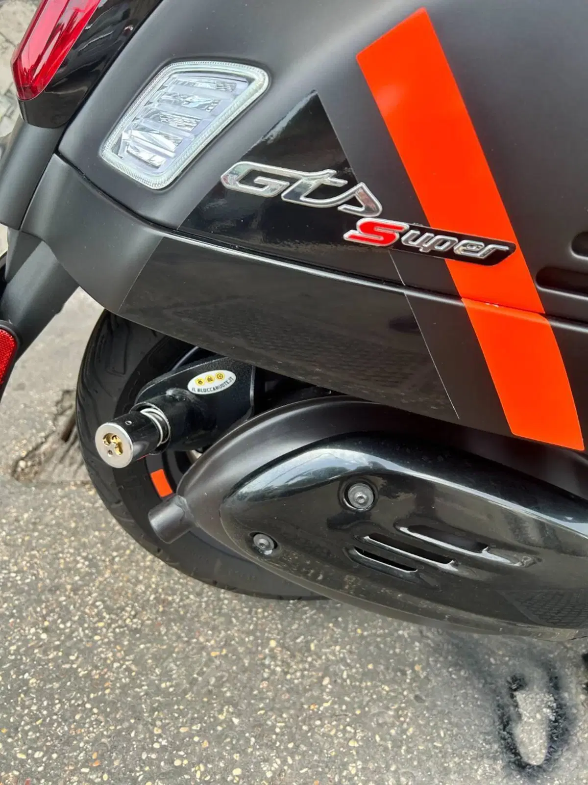 Vespa GTS 300 Super Sport (2023 - 24) (2)