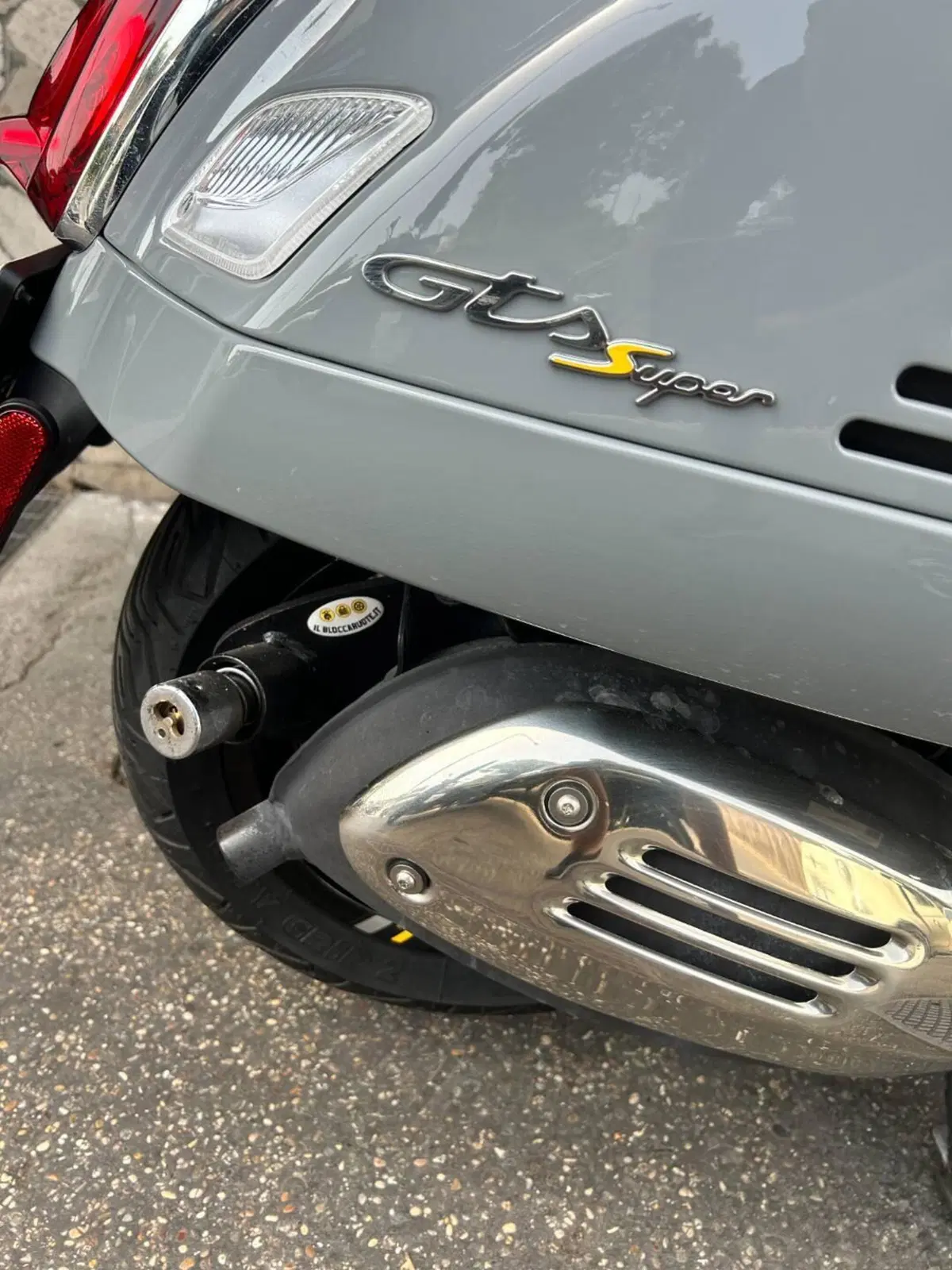 Vespa GTS 300 Hpe Super Tech (2019) (2)
