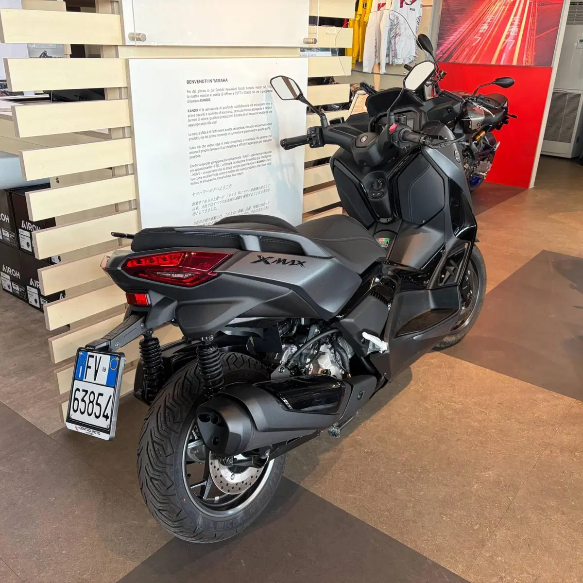 Yamaha X-Max 300 Tech Max (2025 - 26) (2)