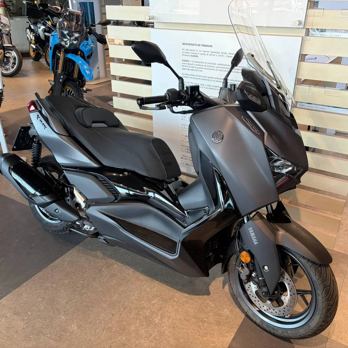 Yamaha X-Max 300 Tech Max (2025 - 26) (3)