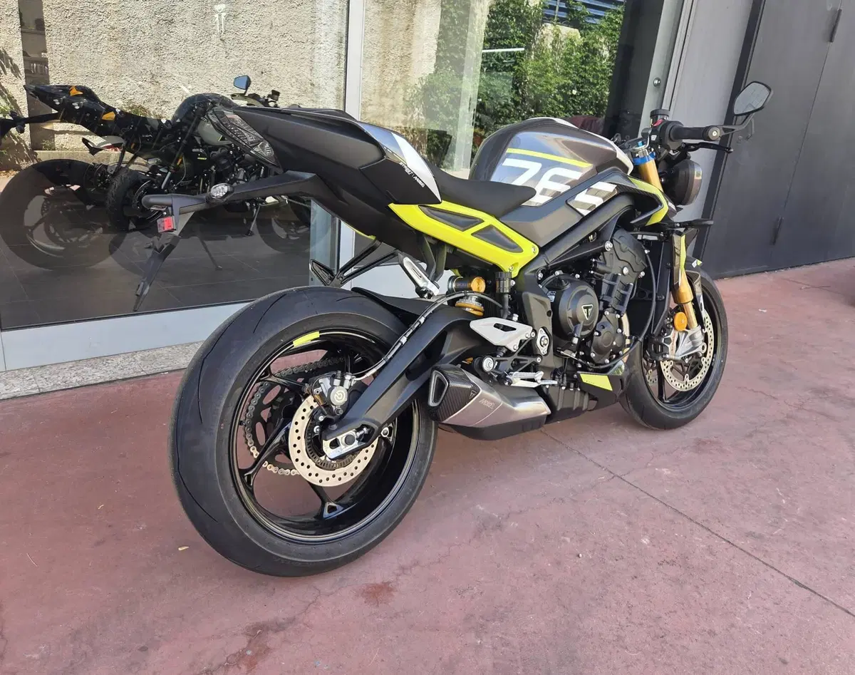 Triumph Street Triple 765 Moto2 (2026) (4)