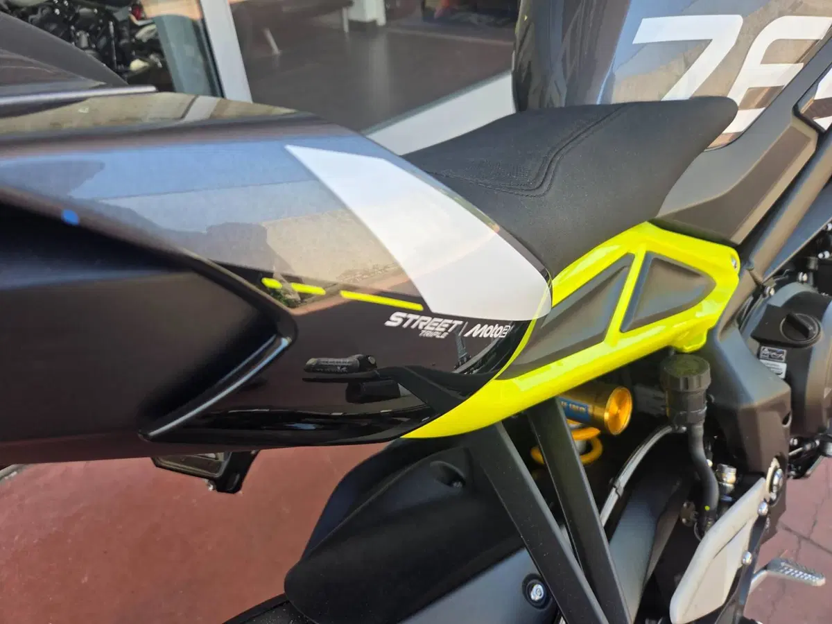 Triumph Street Triple 765 Moto2 (2026) (9)