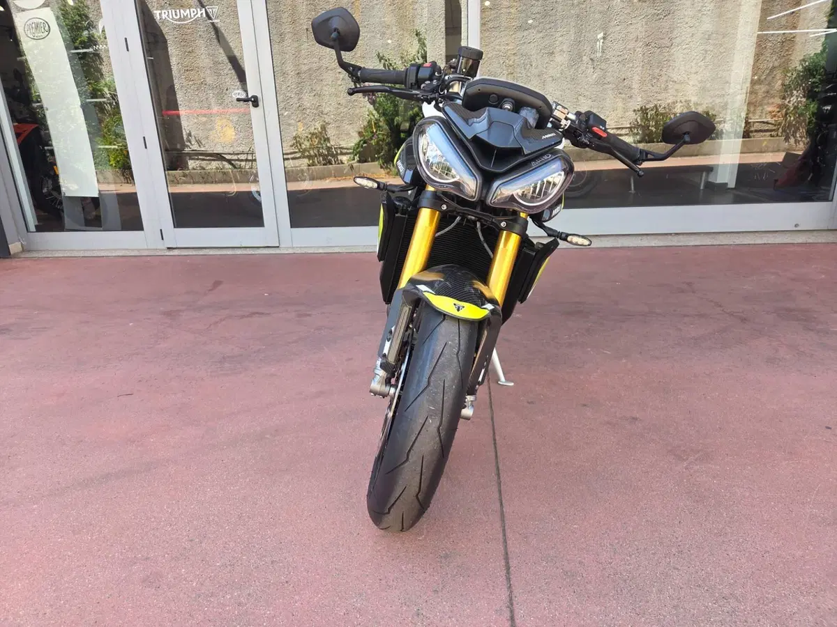 Triumph Street Triple 765 Moto2 (2026) (15)
