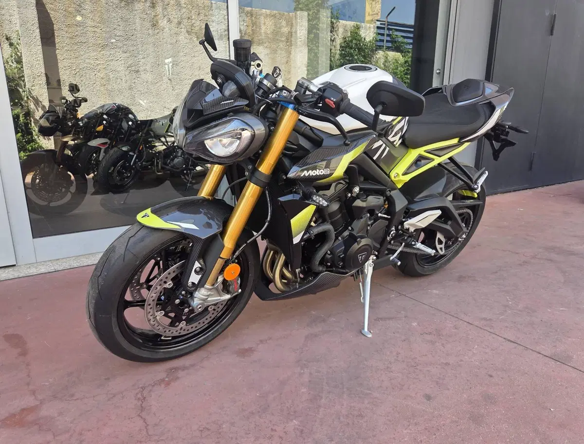 Triumph Street Triple 765 Moto2 (2026) (7)